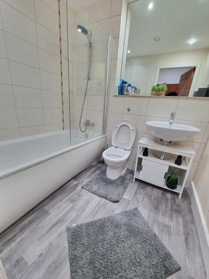 2 Bedroom - City Centre Location - Perfect For Family'S Bradford  Exterior foto